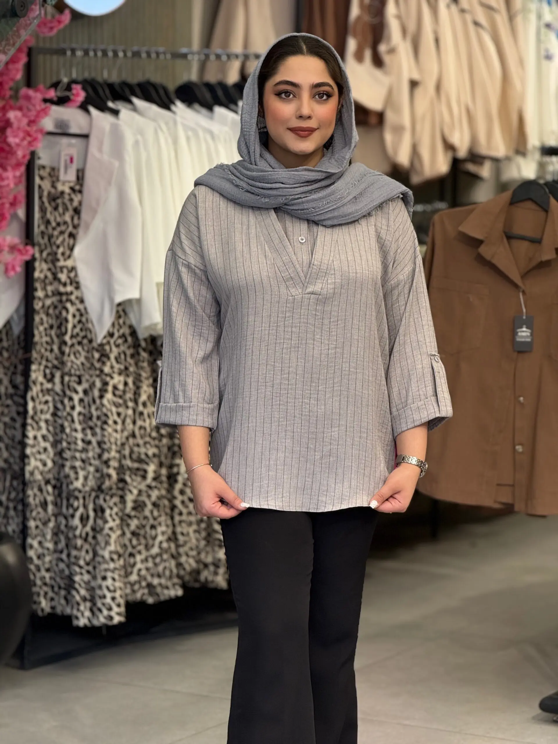 شومیز زنانه مدل گلی کرم - تصویر 5